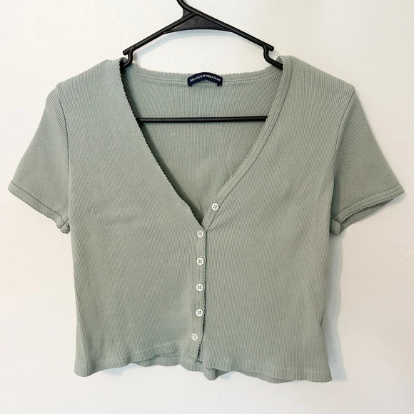 Brandy Melville Paige Baby Button Up Tee Cropped Green Women’s One Size Fits All - Picture 2 of 7